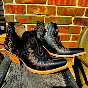Ariat Dixon Booties